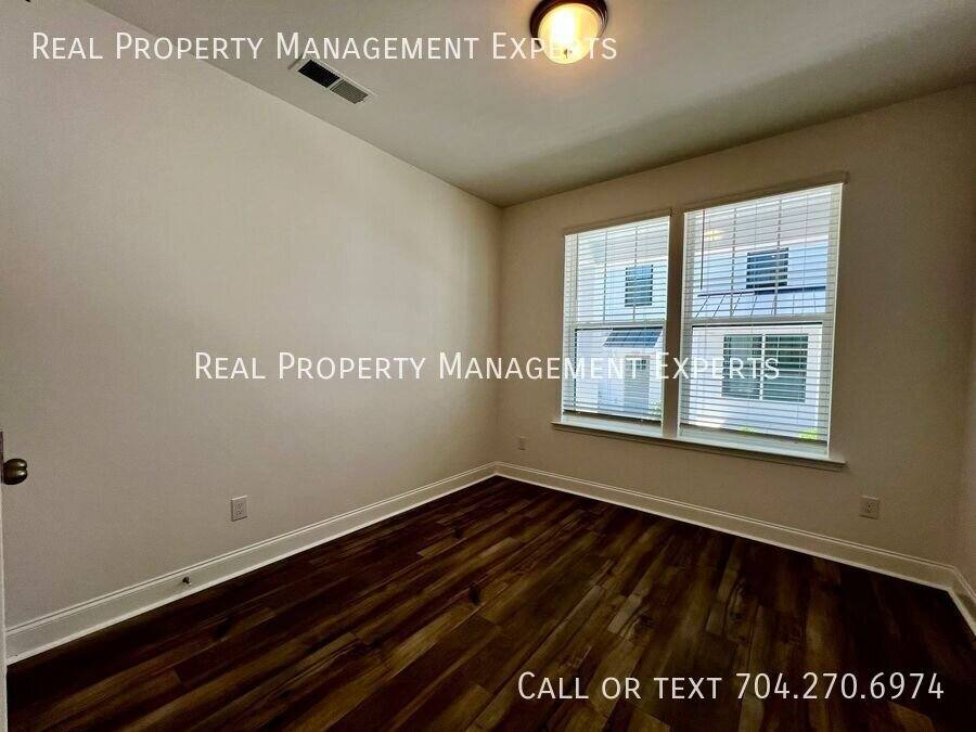 12110 Storm Lane, Charlotte, NC 28277 - Townhouse for Rent - Image 2