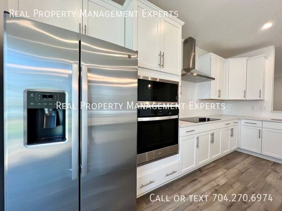 12110 Storm Lane, Charlotte, NC 28277 - Townhouse for Rent - Image 7