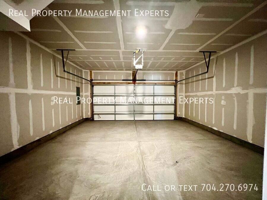 12110 Storm Lane, Charlotte, NC 28277 - Townhouse for Rent - Image 4