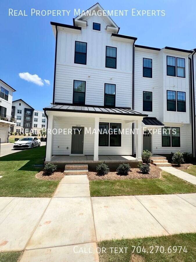 12110 Storm Lane, Charlotte, NC 28277 - Townhouse for Rent - Image 1