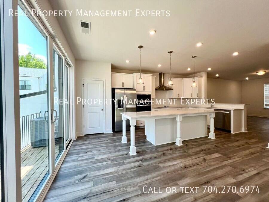 12110 Storm Lane, Charlotte, NC 28277 - Townhouse for Rent - Image 6