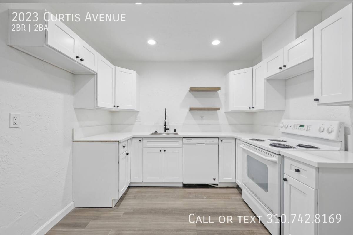 2023 Curtis Ave, Redondo Beach, CA 90278 - Townhouse for Rent - Image 2