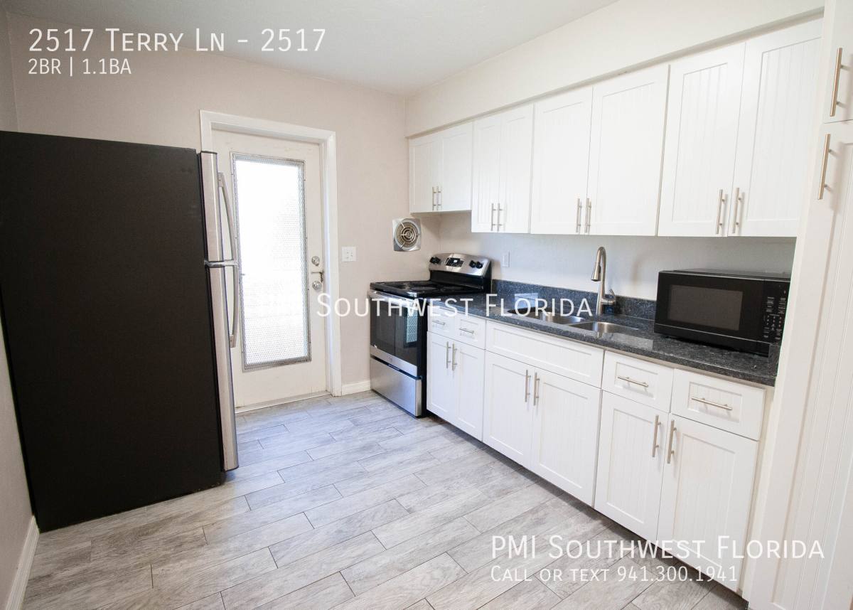 2517 Terry Lane, Sarasota, FL 34231 - Condo for Rent - Image 3