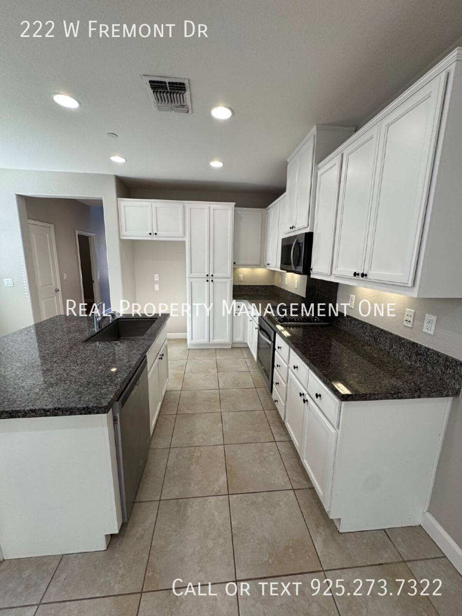 222 W Fremont Dr, Tracy, CA 95391 - House for Rent - Image 9