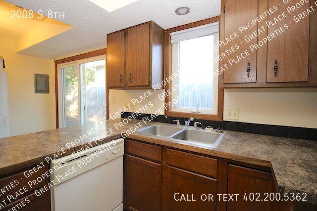 2008 S 8th, Lincoln, NE 68502 - Apartment for Rent - Image 8