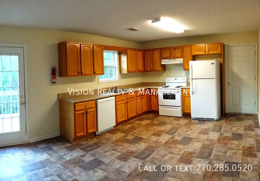 330 Lambert Overlook Circle, Carrollton, GA 30117 - House for Rent - Image 2