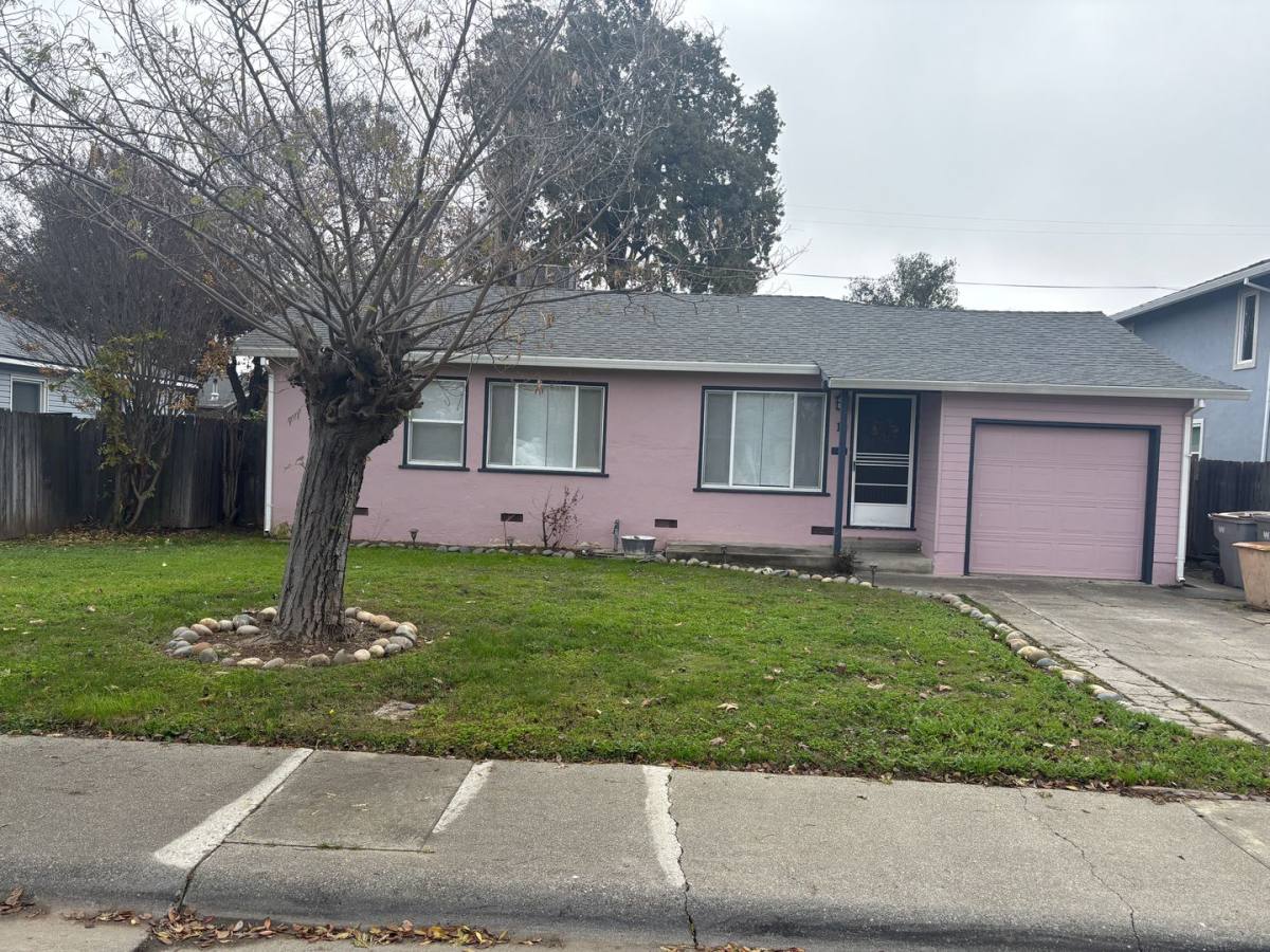 House for rent at 10 Northwood Dr, Woodland, CA 95695