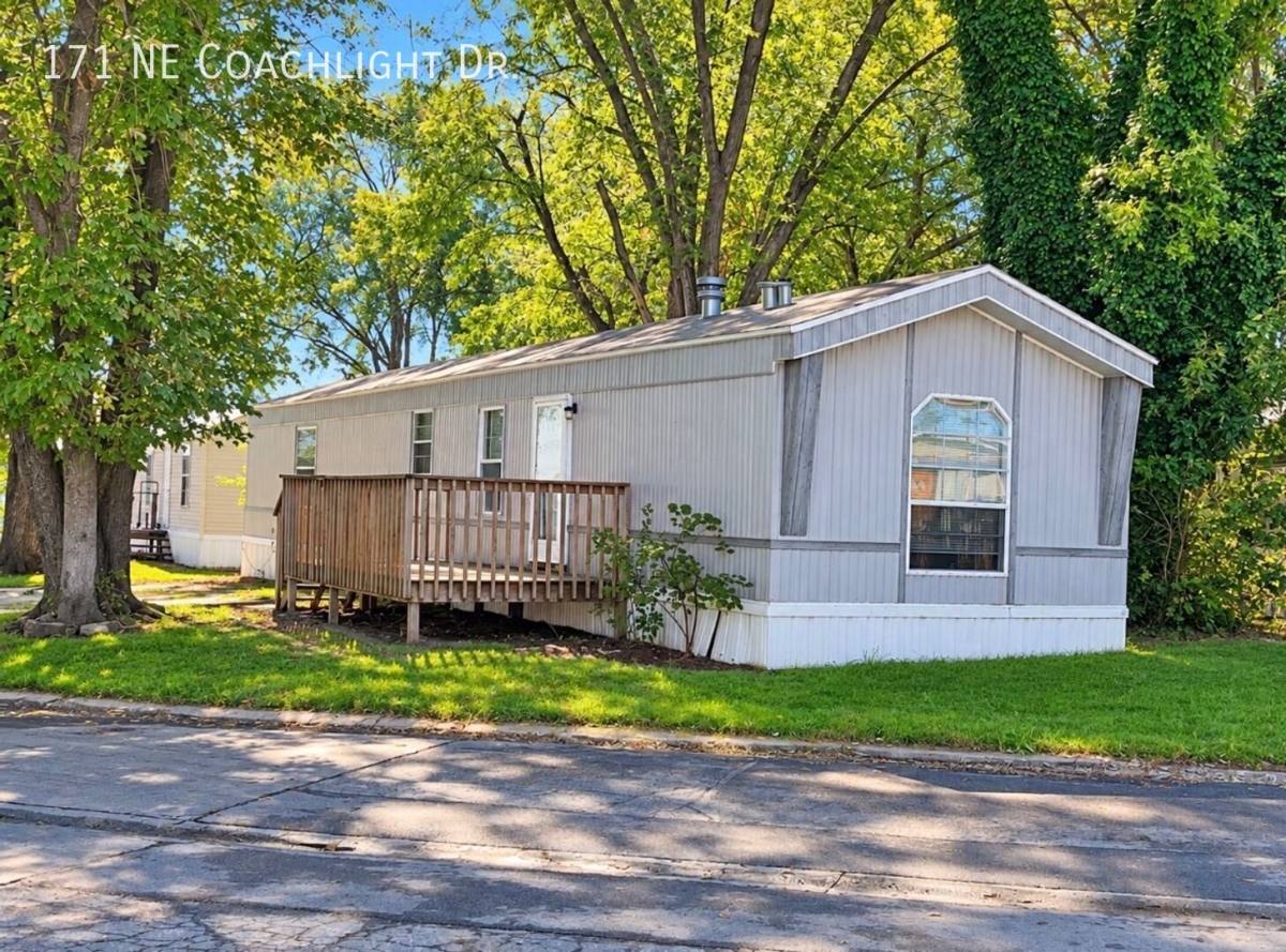 House for rent at 171 NE Coachlight Dr, Topeka, KS 66617