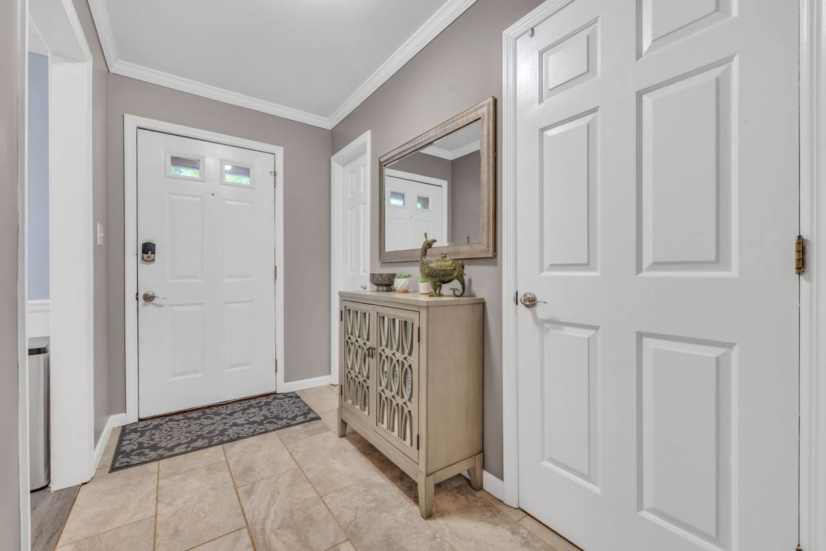 586 Saint James Walk SE, Marietta, GA 30067 - Townhouse for Rent - Image 2