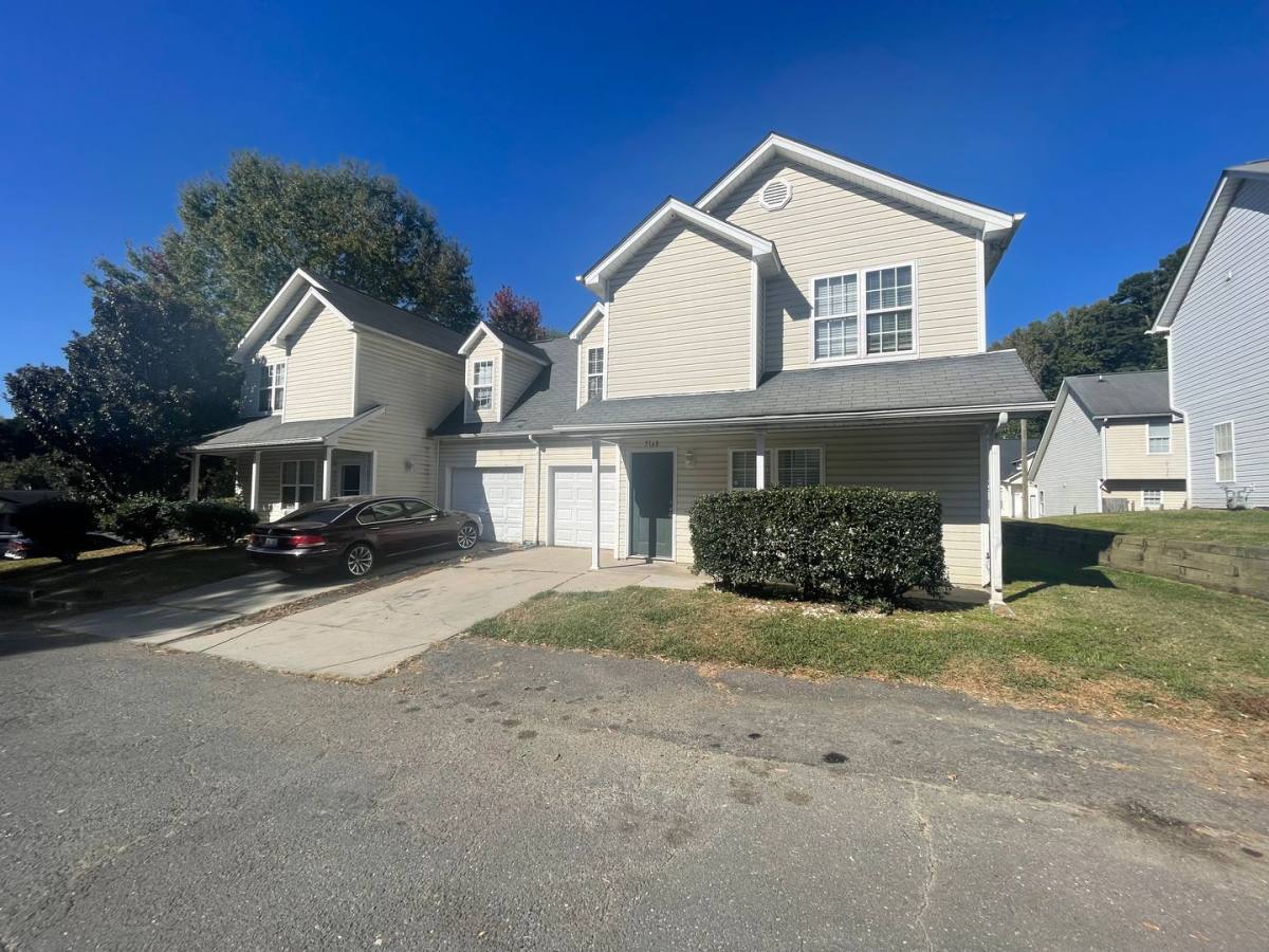 Townhouse for rent at 5168 Brooktree Dr, Charlotte, NC 28208