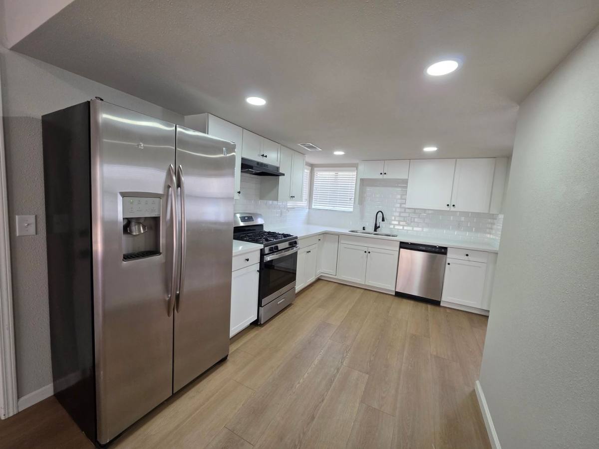 935 N Vista, Visalia, CA 93292 - House for Rent - Image 5