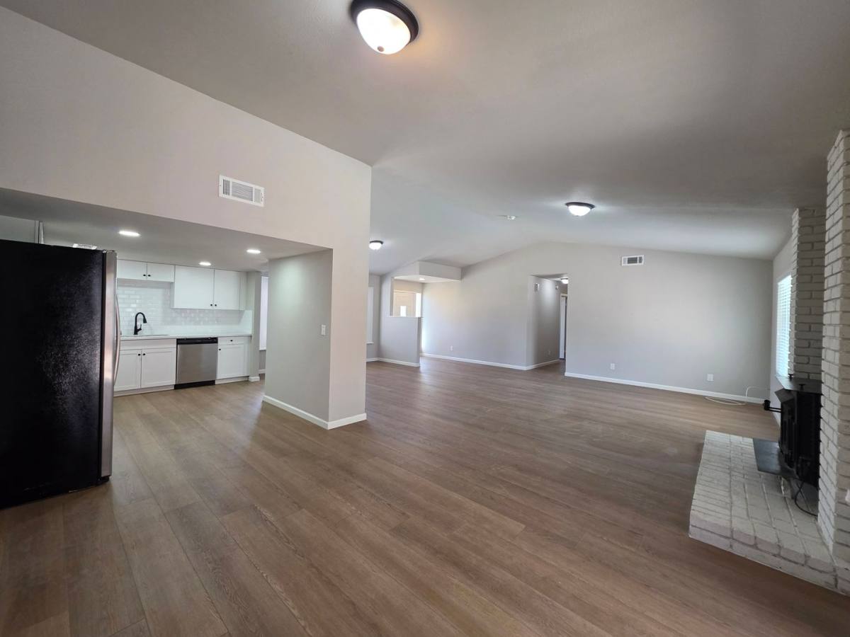 935 N Vista, Visalia, CA 93292 - House for Rent - Image 7