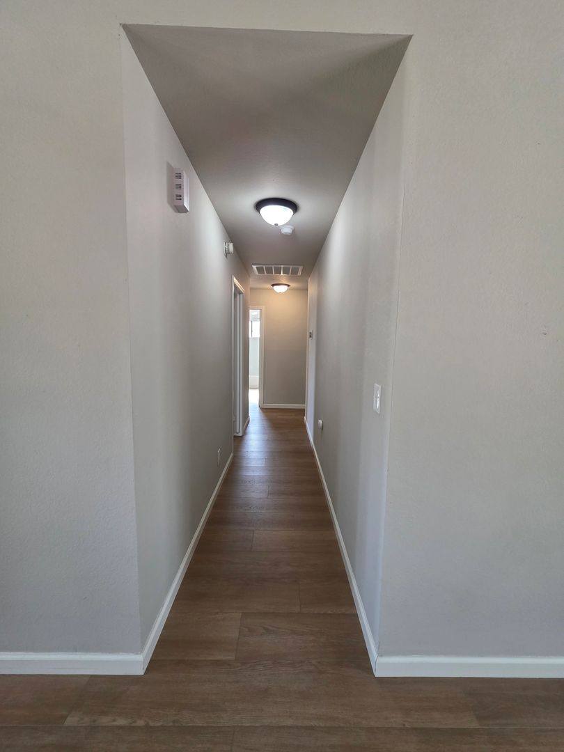 935 N Vista, Visalia, CA 93292 - House for Rent - Image 9