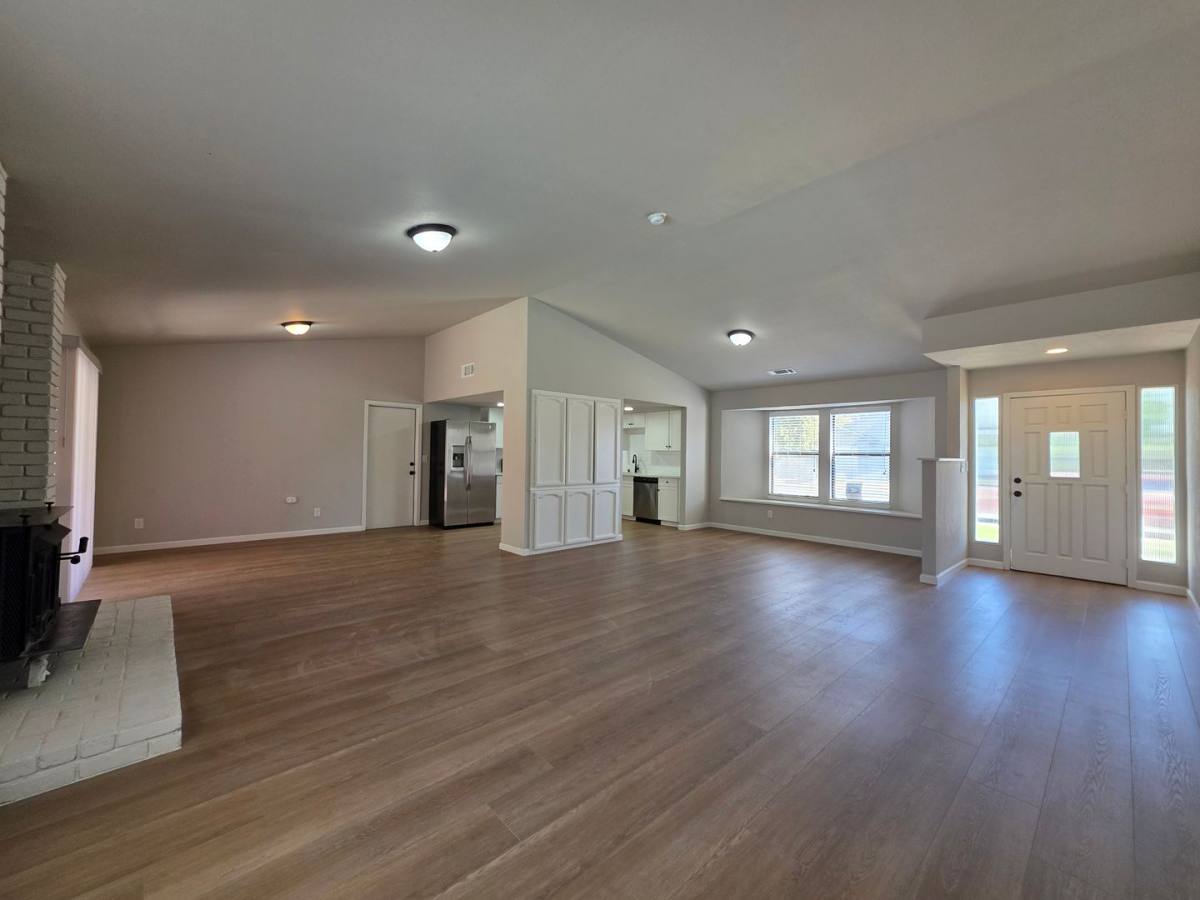 935 N Vista, Visalia, CA 93292 - House for Rent - Image 8