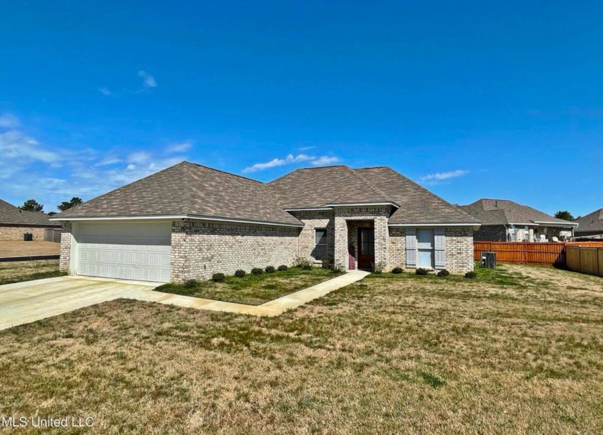 House for rent at 562 Westfield Dr, Pearl, MS 39208