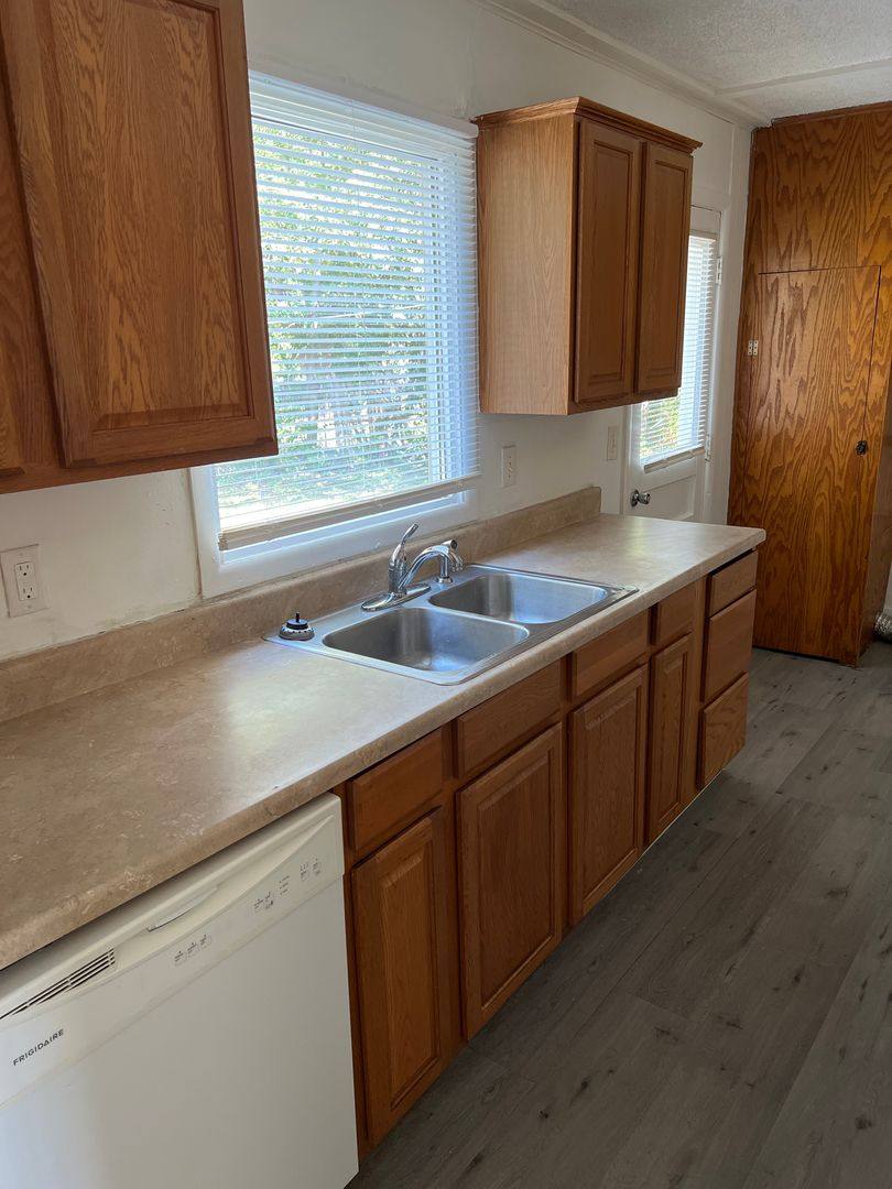 3643 SW Clare Ave, Topeka, KS 66611 - House for Rent - Image 7