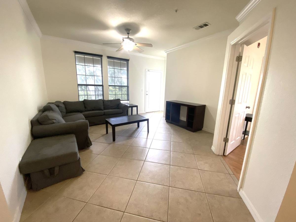 1142 SW 9th Rd #403, Gainesville, FL 32601 - Condo for Rent - Image 1