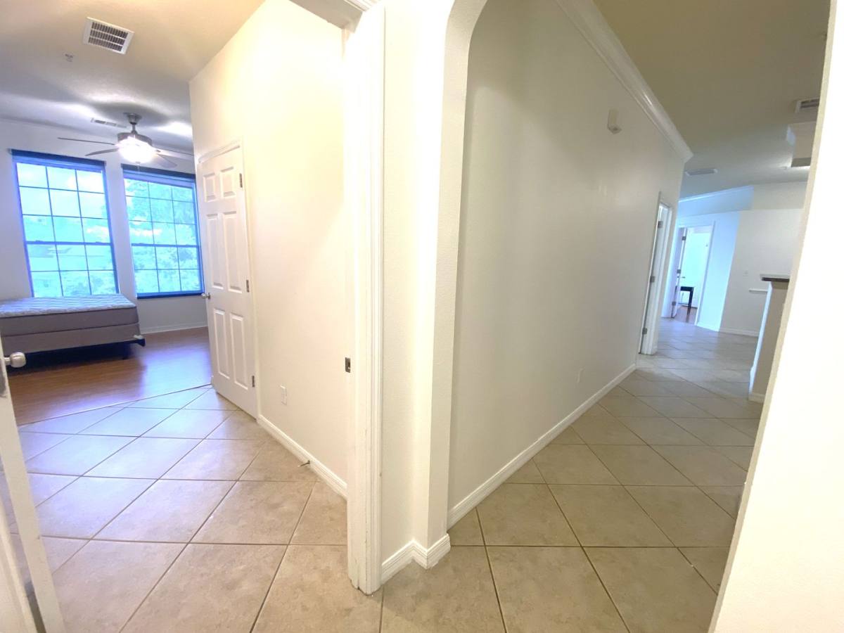1142 SW 9th Rd #403, Gainesville, FL 32601 - Condo for Rent - Image 2