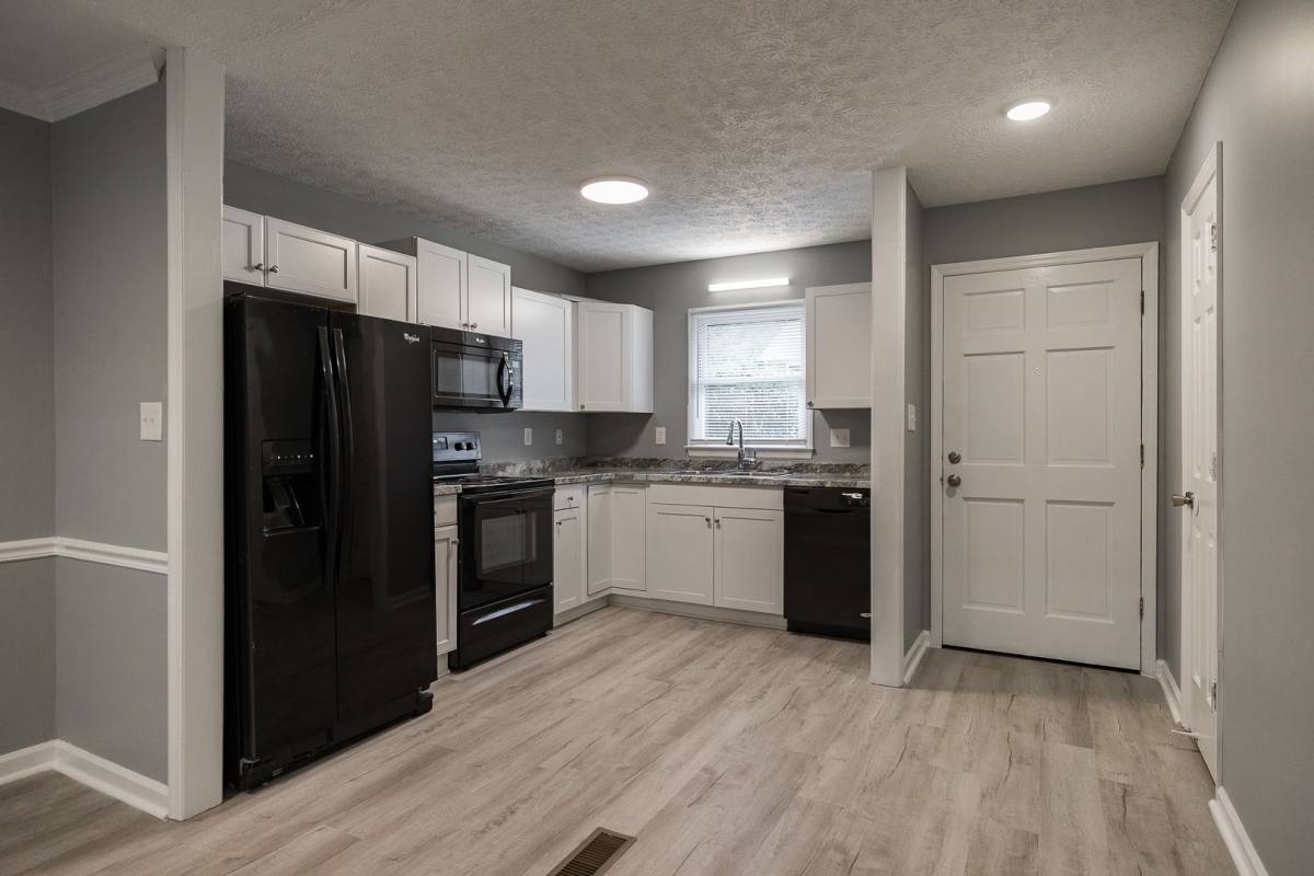 210 Eaglewood Court, Athens, GA 30606 - Apartment for Rent - Image 2