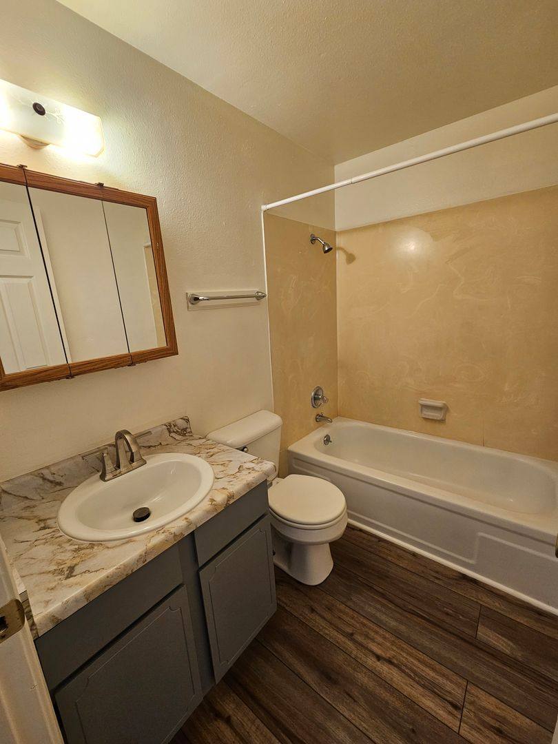 849 E 9th St, Medford, OR 97504 - Townhouse for Rent - Image 9