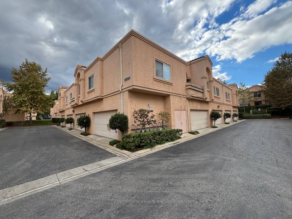 Condo for rent at 25124 Steinbeck Ave #F, Stevenson Ranch, CA 91381