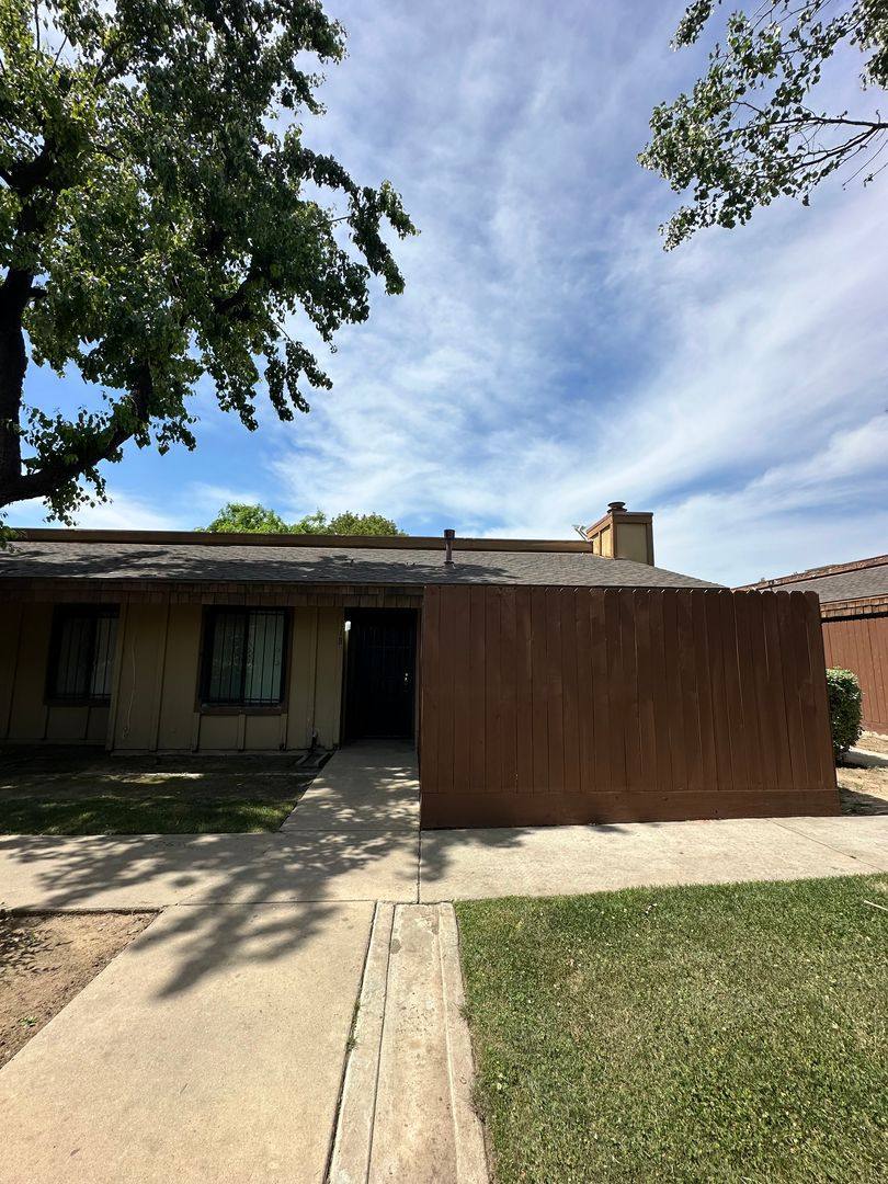 Apartment for rent at 5181 E Olive Ave #118, Fresno, CA 93727