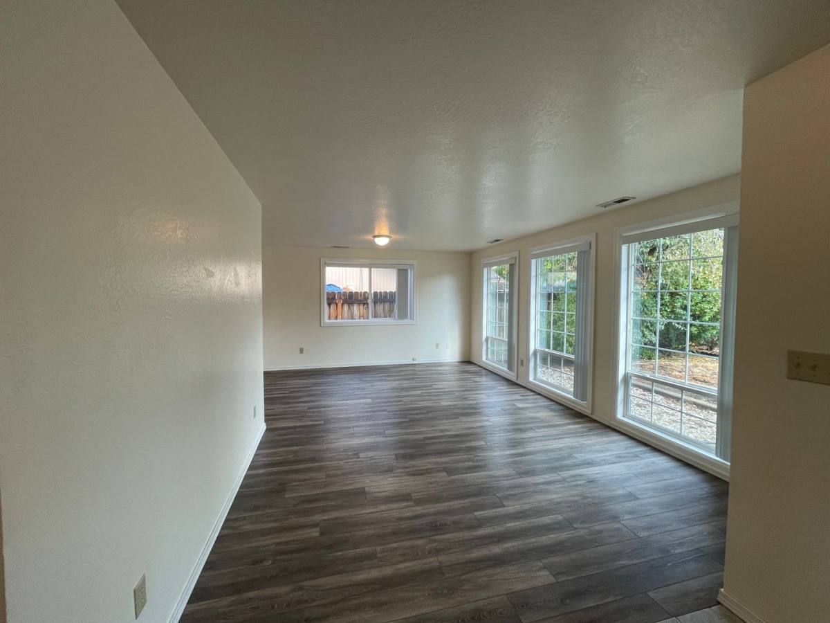 3015 Milhoan Dr, Medford, OR 97504 - House for Rent - Image 4