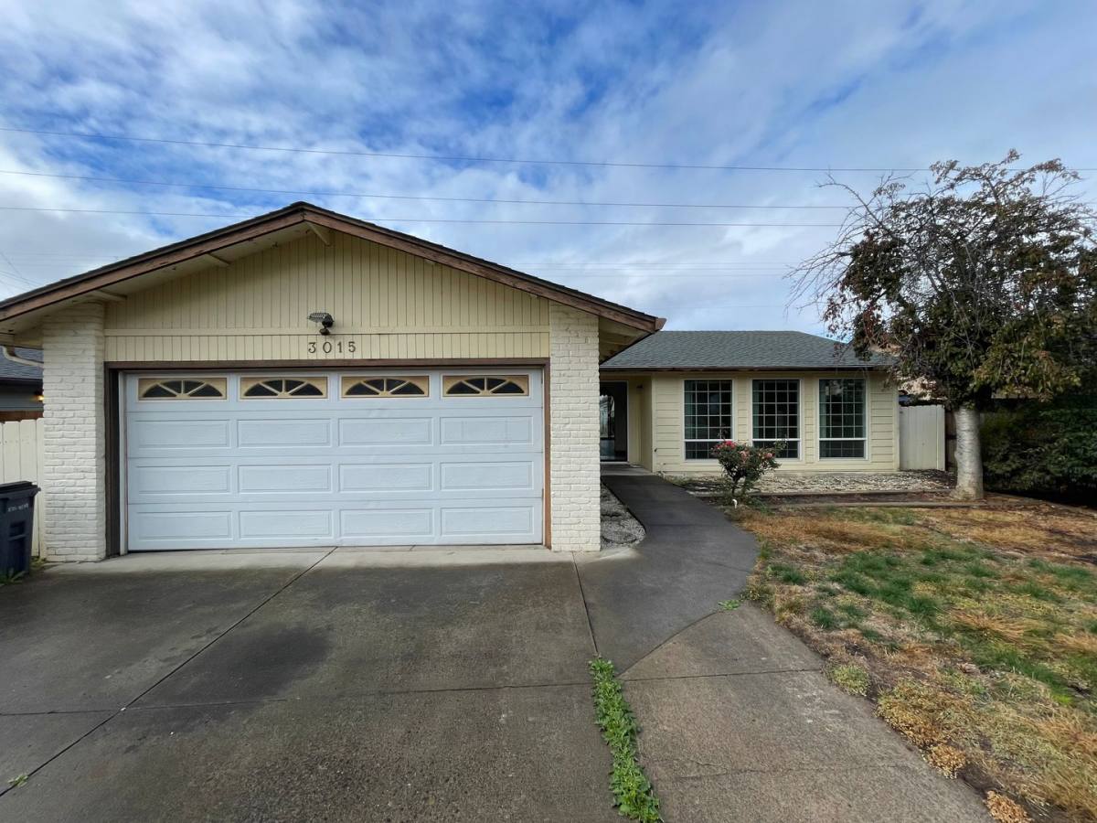 3015 Milhoan Dr, Medford, OR 97504 - House for Rent - Image 1