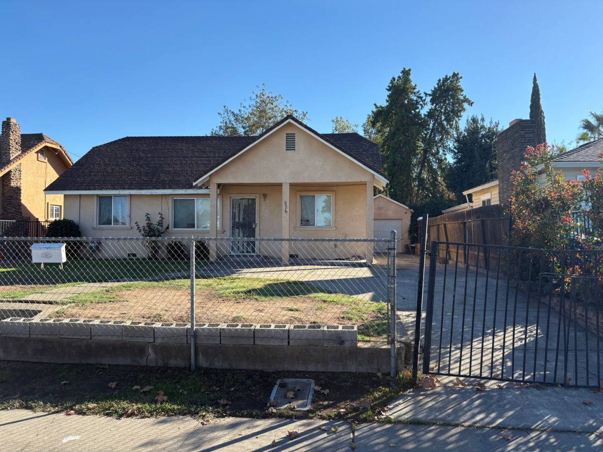 House for rent at 226 Santiago Ave, Sacramento, CA 95815