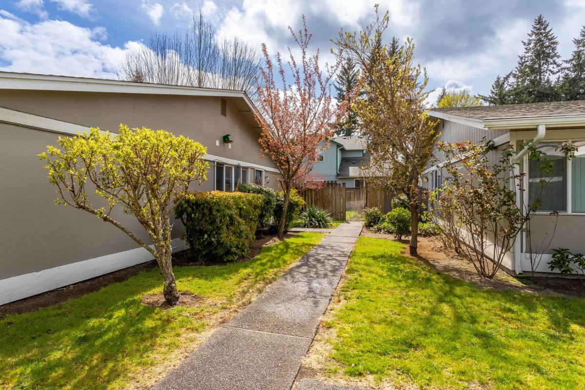 Sunset Gardens, 1410 Alanna Dr, Lacey, WA 98503 - Apartment for Rent - Image 2