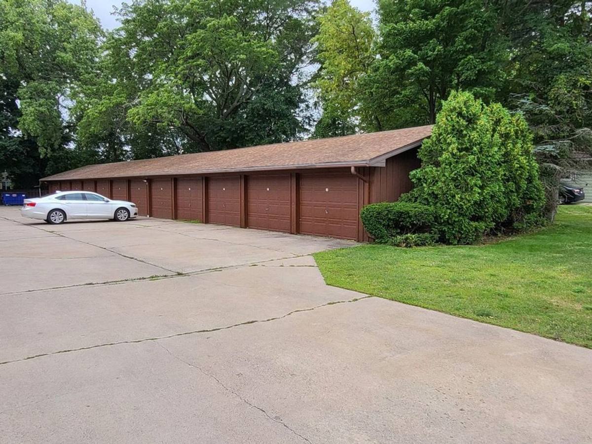 1609 Fourth Ave, Stevens Point, WI 54481 - Apartment for Rent - Image 3