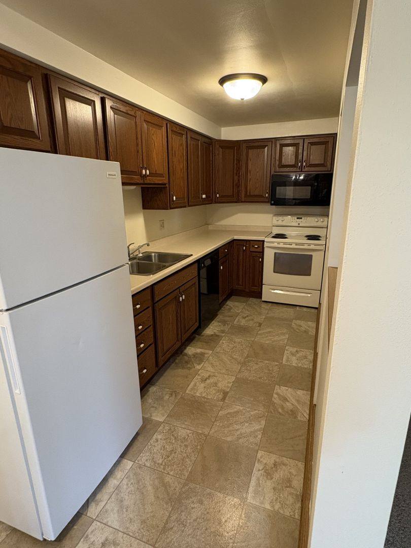 1609 Fourth Ave, Stevens Point, WI 54481 - Apartment for Rent