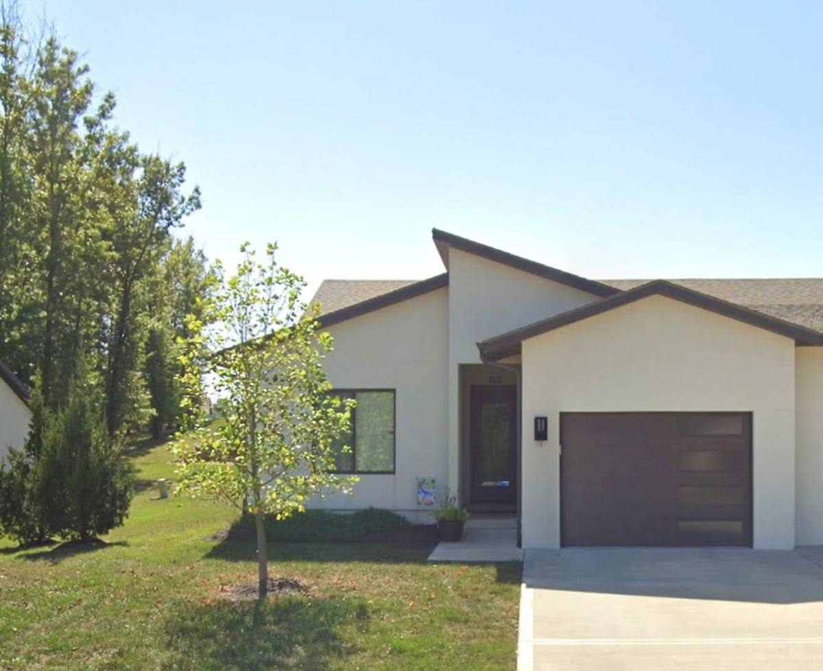 101 & 103 E Maplewood Lane, Raymore, MO 64083 - Apartment for Rent
