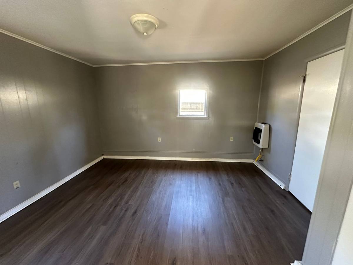 832 I St NW, Miami, OK 74354 - House for Rent - Image 2