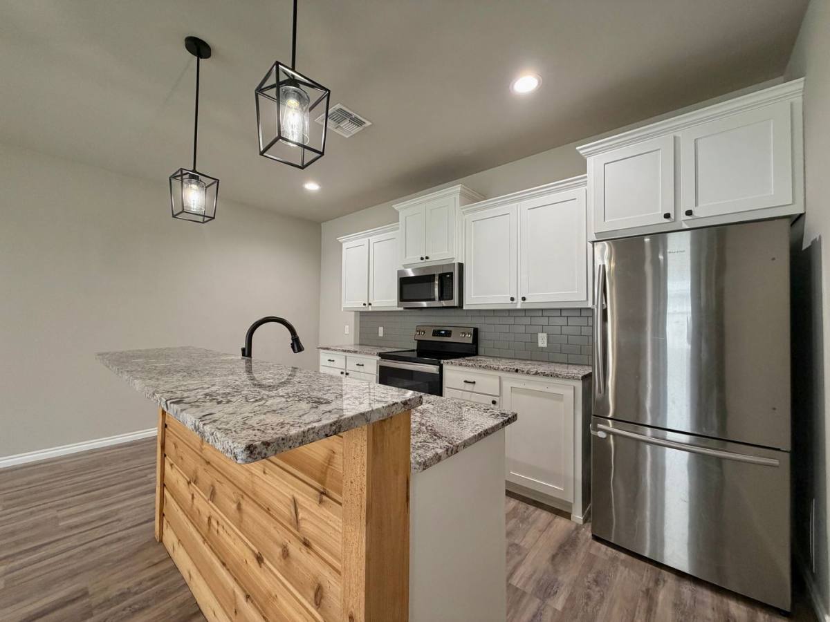 304 W D Ave, Cache, OK 73527 - House for Rent - Image 10