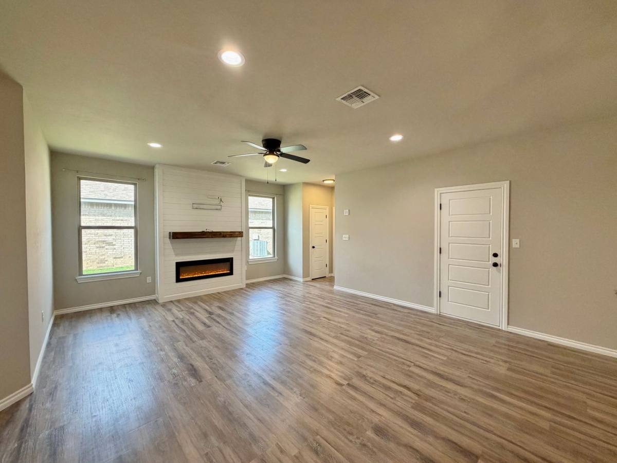 304 W D Ave, Cache, OK 73527 - House for Rent - Image 7