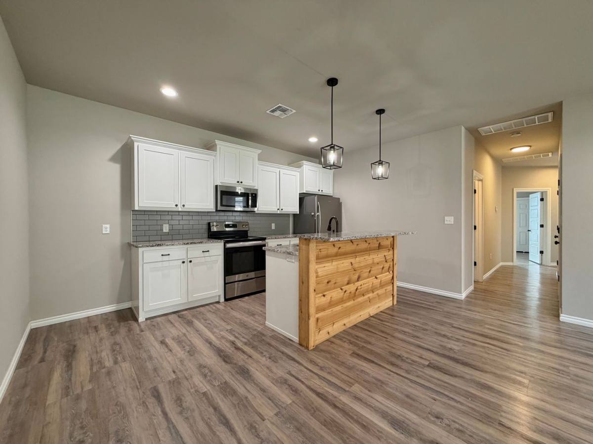 304 W D Ave, Cache, OK 73527 - House for Rent - Image 9