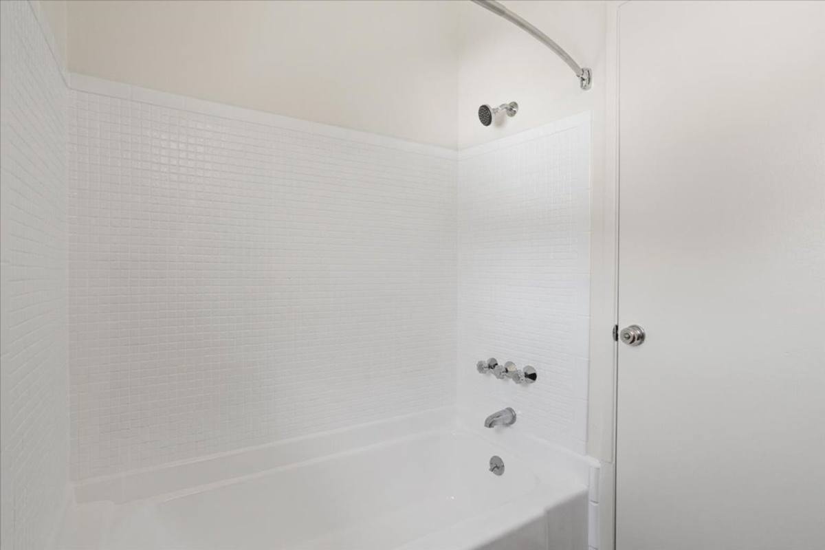 1646 Berkeley St, Santa Monica, CA 90404 - Apartment for Rent - Image 8