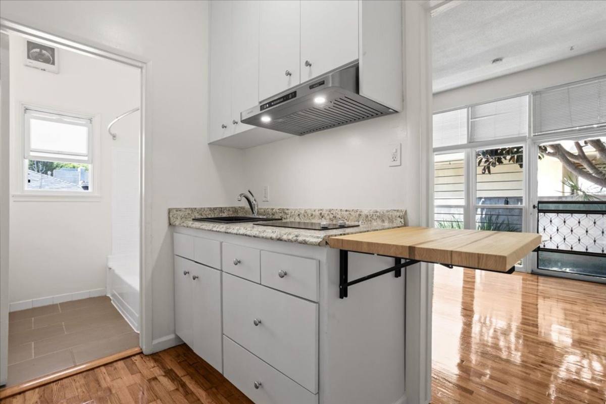 1646 Berkeley St, Santa Monica, CA 90404 - Apartment for Rent - Image 2
