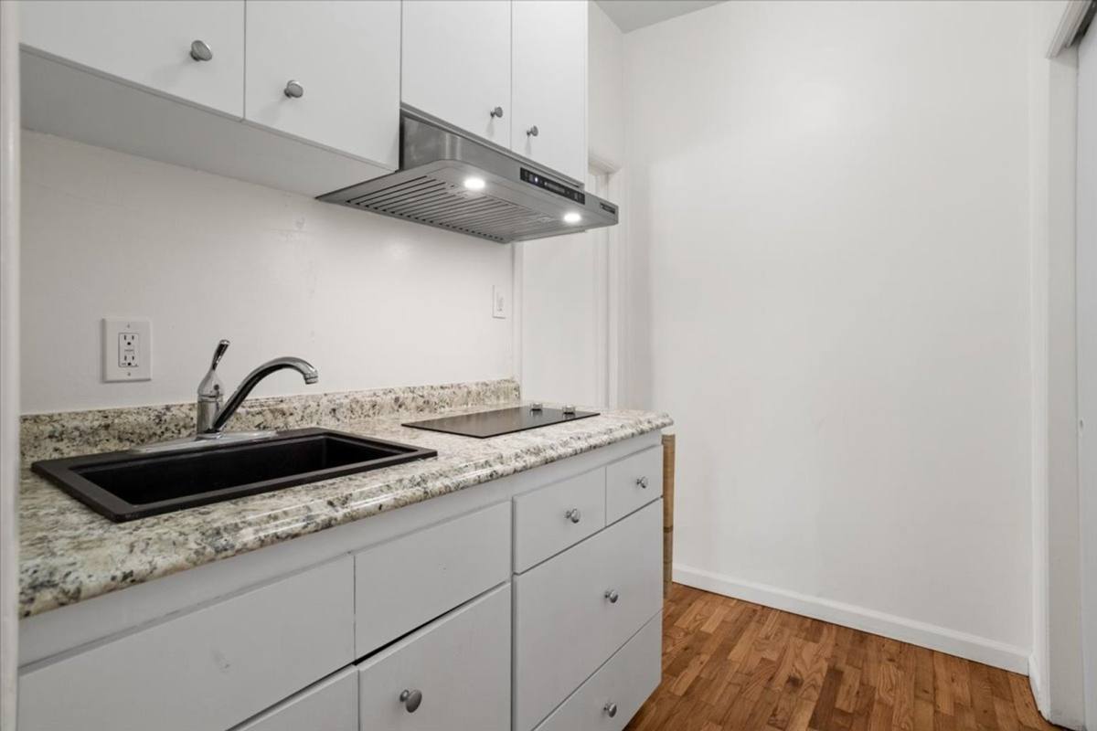 1646 Berkeley St, Santa Monica, CA 90404 - Apartment for Rent - Image 5
