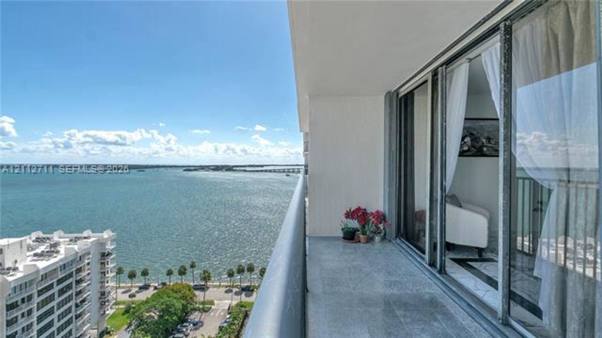 1450 Brickell Bay Dr #1911, Miami, FL 33131 - Condo for Rent - Image 2
