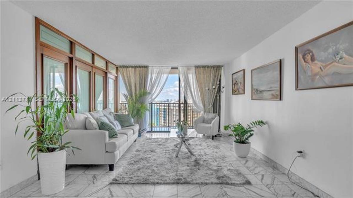 1450 Brickell Bay Dr #1911, Miami, FL 33131 - Condo for Rent - Image 9