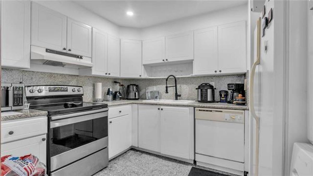 1450 Brickell Bay Dr #1911, Miami, FL 33131 - Condo for Rent - Image 1