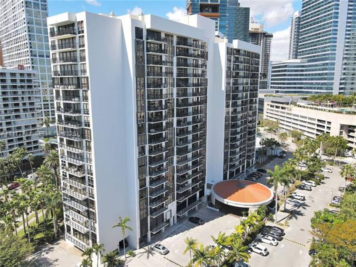 1450 Brickell Bay Dr #1911, Miami, FL 33131 - Condo for Rent - Image 5
