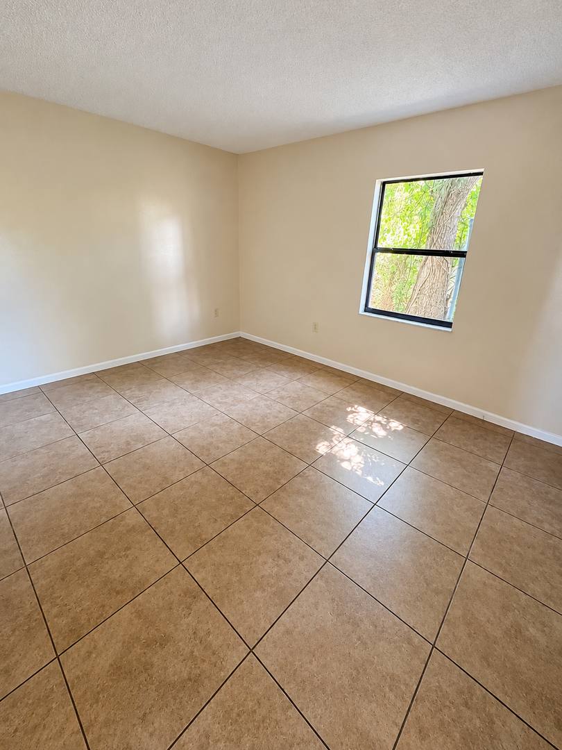 927 N Iowa #C-17, Lakeland, FL 33801 - Apartment for Rent - Image 4
