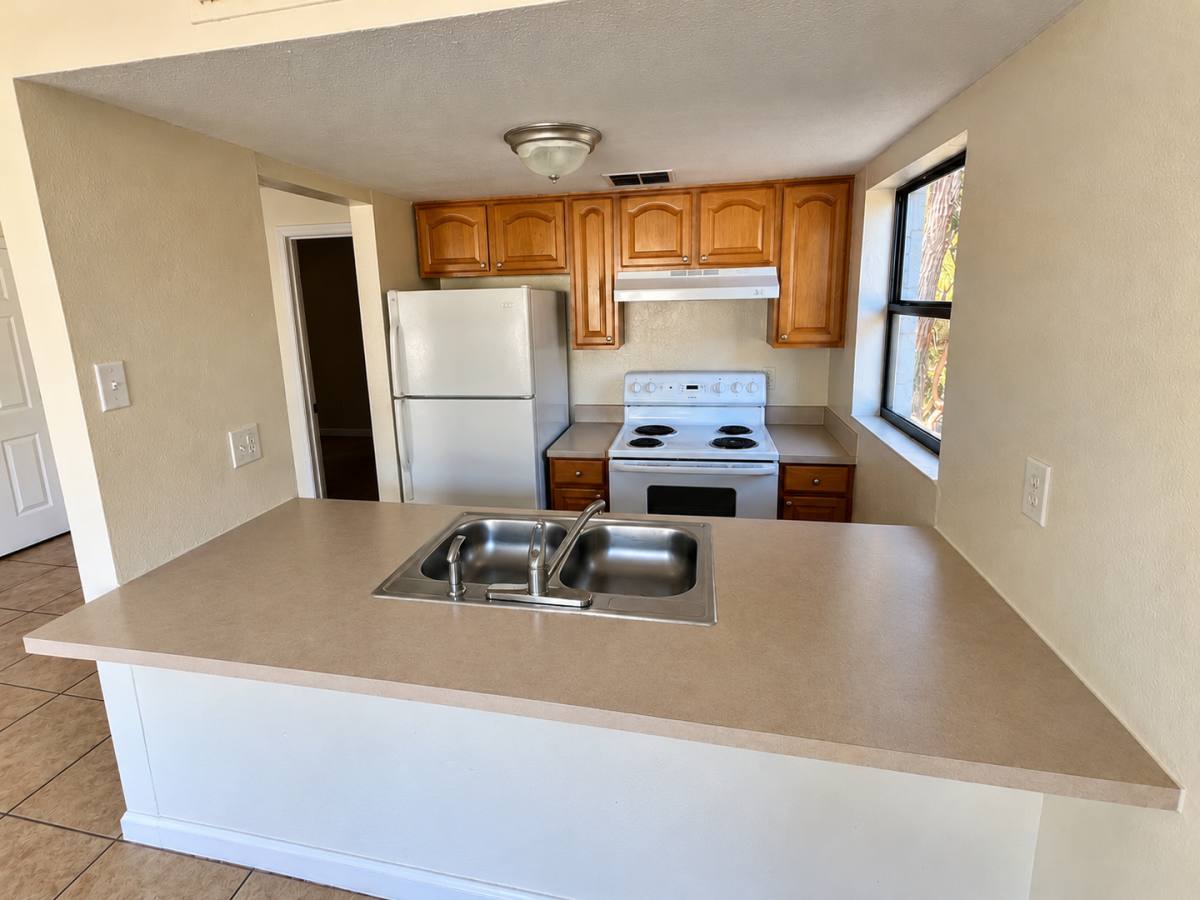 927 N Iowa #C-17, Lakeland, FL 33801 - Apartment for Rent - Image 3