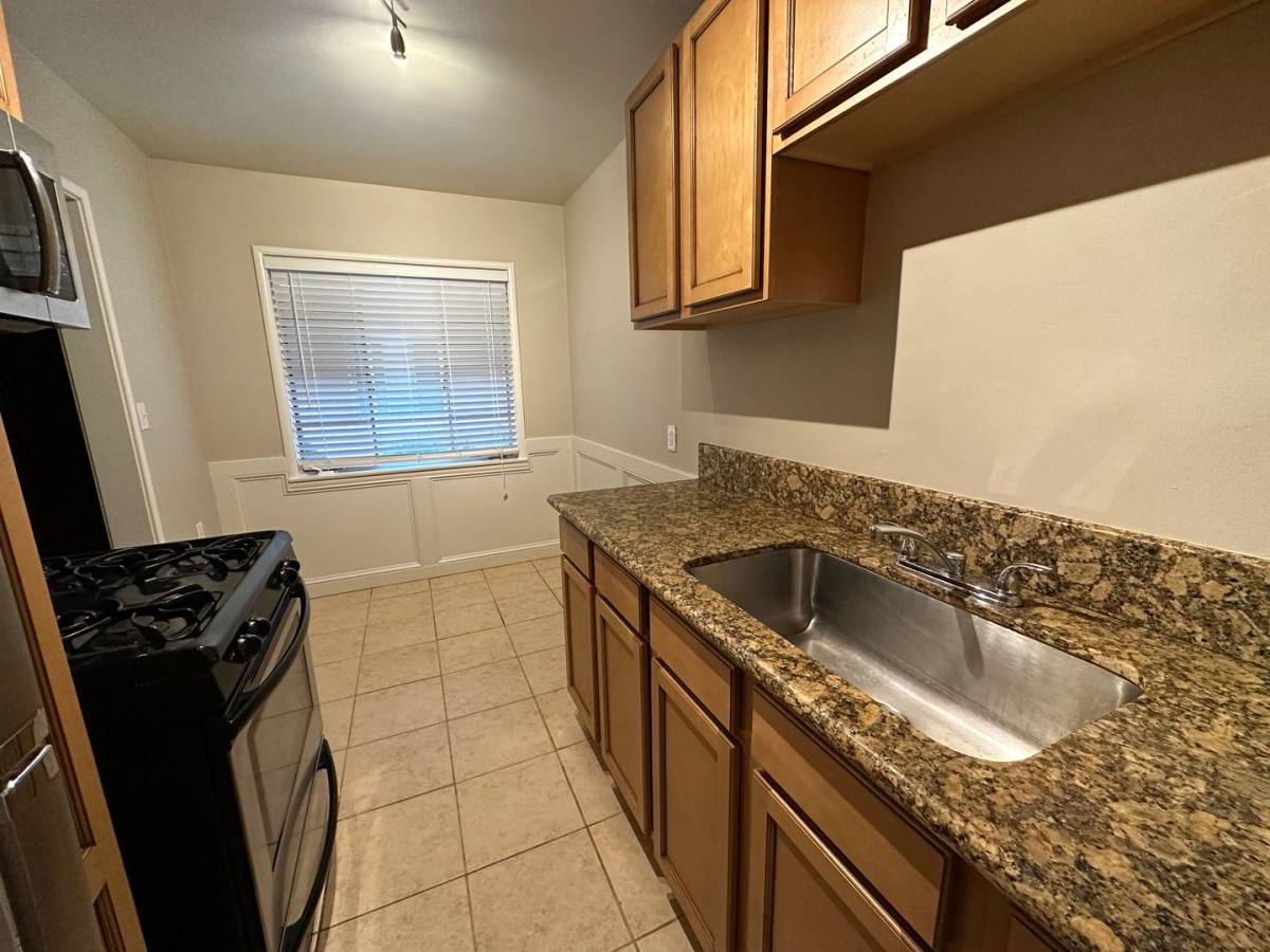 Braden Manor, 2323 H St, Sacramento, CA 95816 - Apartment for Rent - Image 7