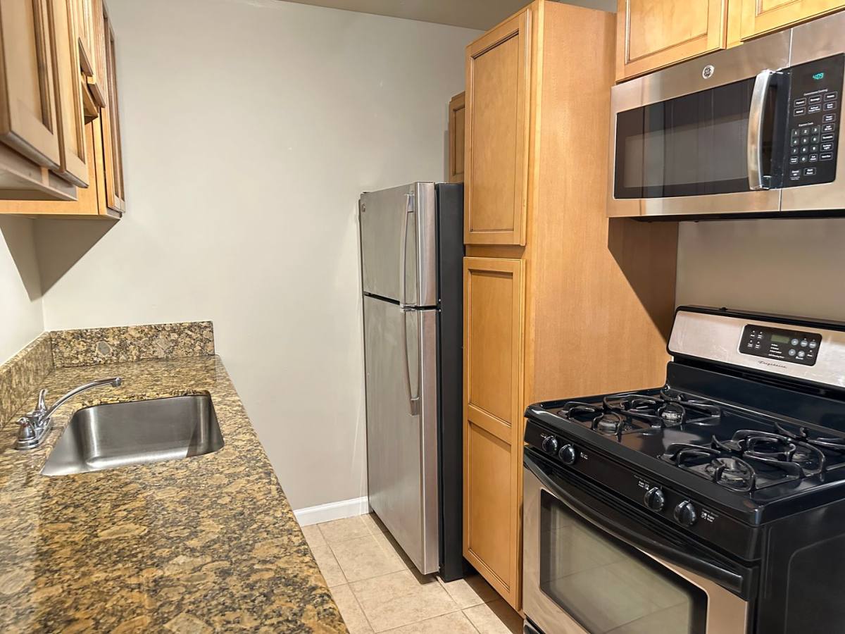 Braden Manor, 2323 H St, Sacramento, CA 95816 - Apartment for Rent - Image 5