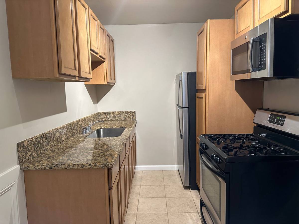 Braden Manor, 2323 H St, Sacramento, CA 95816 - Apartment for Rent - Image 6