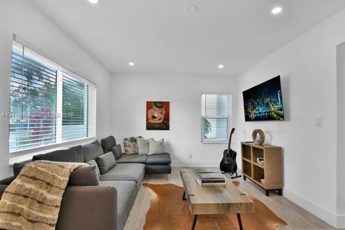 3521 SW 16th St, Miami, FL 33145 - House for Rent - Image 2